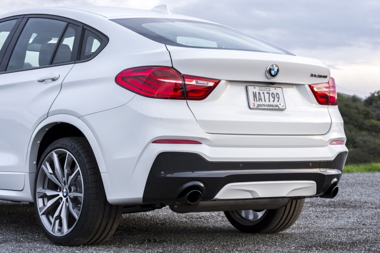 2018 BMW X4 M40i Rear Fascia Picture