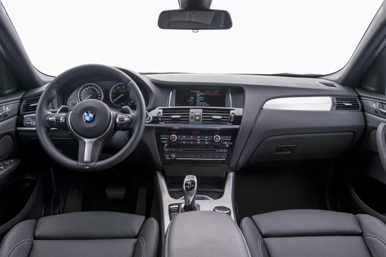 2018 BMW X4 M40i Cockpit Picture