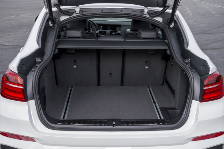 2018 BMW X4 M40i Trunk Picture