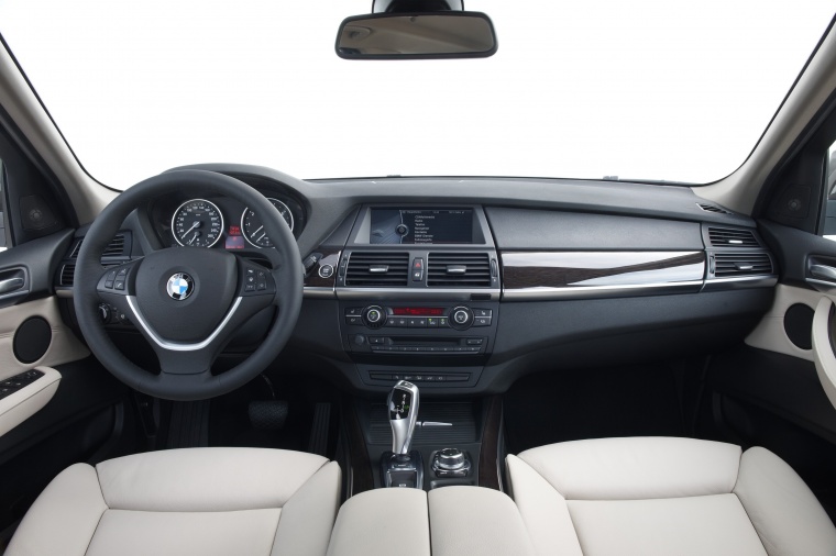 2012 BMW X5 xDrive50i Cockpit Picture