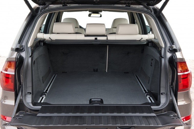 2013 BMW X5 xDrive50i Trunk Picture