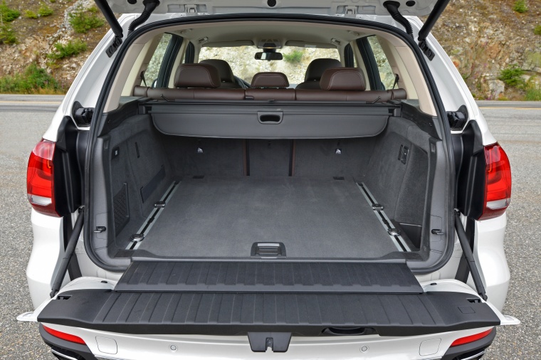 2015 BMW X5 xDrive50i Trunk Picture