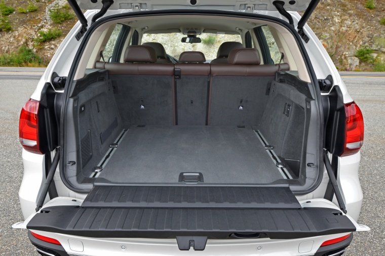 2015 BMW X5 xDrive50i Trunk Picture