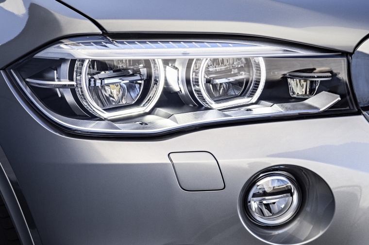 2015 BMW X5 M Headlight Picture