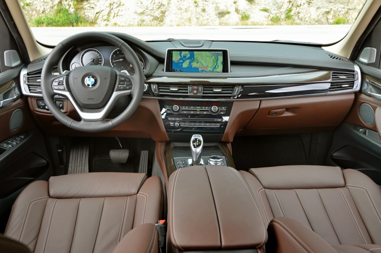 2017 BMW X5 xDrive50i Cockpit Picture