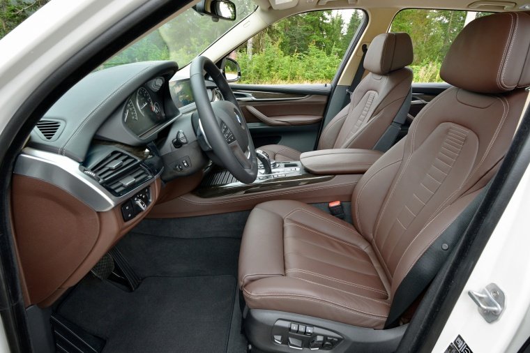 2017 BMW X5 xDrive50i Front Seats Picture
