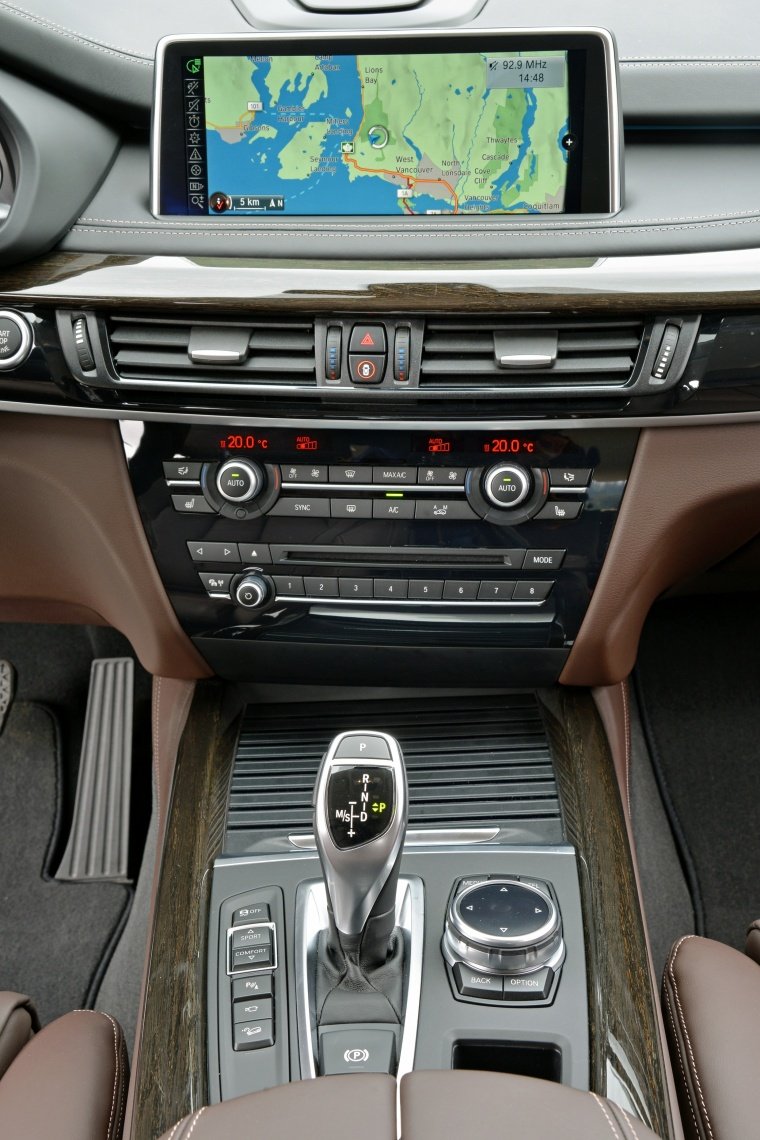 2017 BMW X5 xDrive50i Center Stack Picture