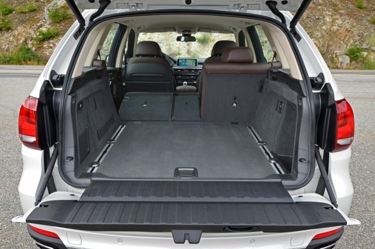 2017 BMW X5 xDrive50i Trunk with seats folded Picture