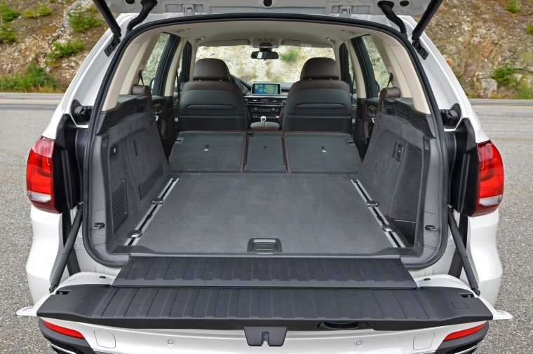 2017 BMW X5 xDrive50i Trunk with seats folded Picture