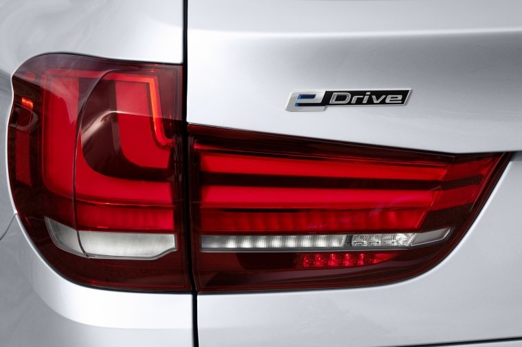 2017 BMW X5 xDrive40e Tail Light Picture