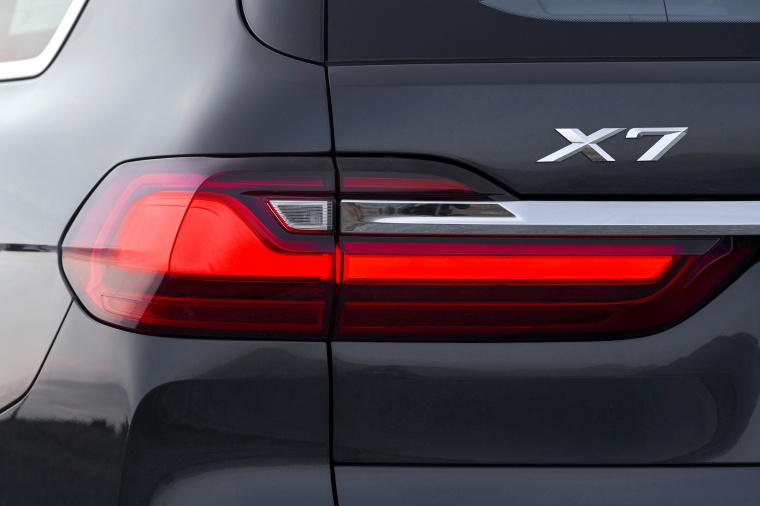 2019 BMW X7 xDrive40i AWD Tail Light Picture