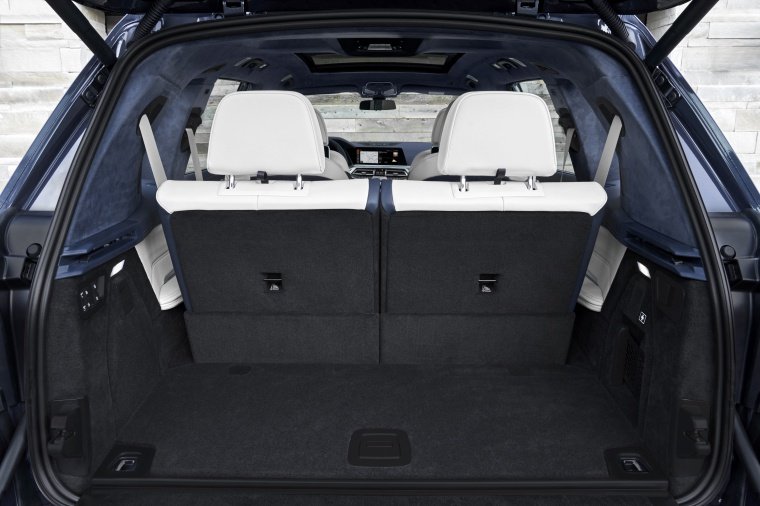 2019 BMW X7 xDrive40i AWD Trunk Picture