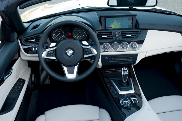 2010 BMW Z4 sdrive35i Cockpit Picture
