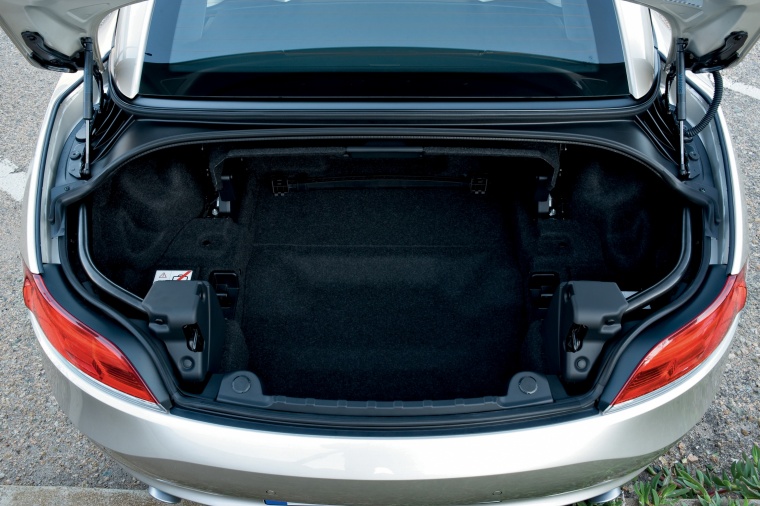 2011 BMW Z4 sdrive35i Trunk Picture