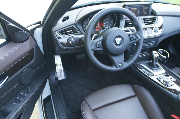 2012 BMW Z4 sdrive28i Cockpit Picture