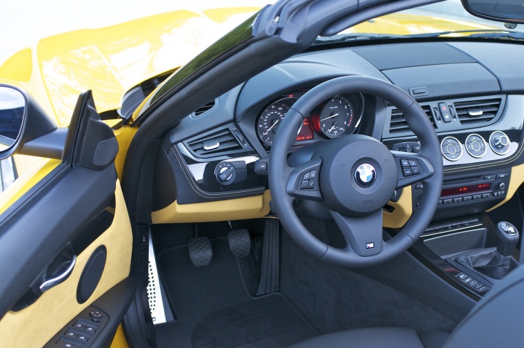 2012 BMW Z4 sdrive28i Cockpit Picture