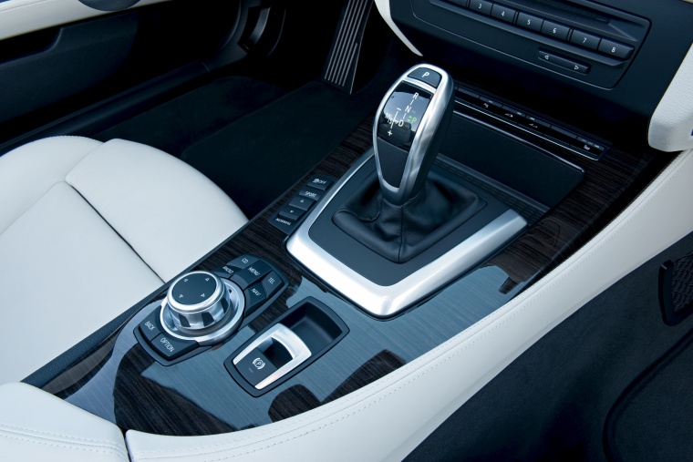 2013 BMW Z4 sdrive35i Center Console Picture