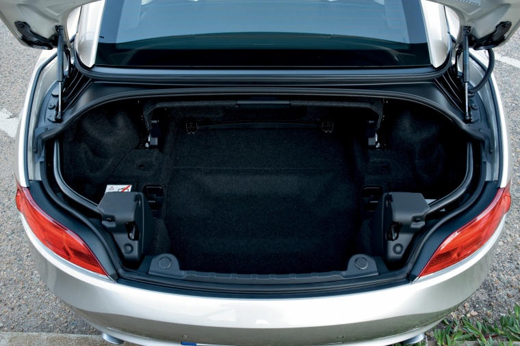 2016 BMW Z4 sdrive35i Trunk Picture