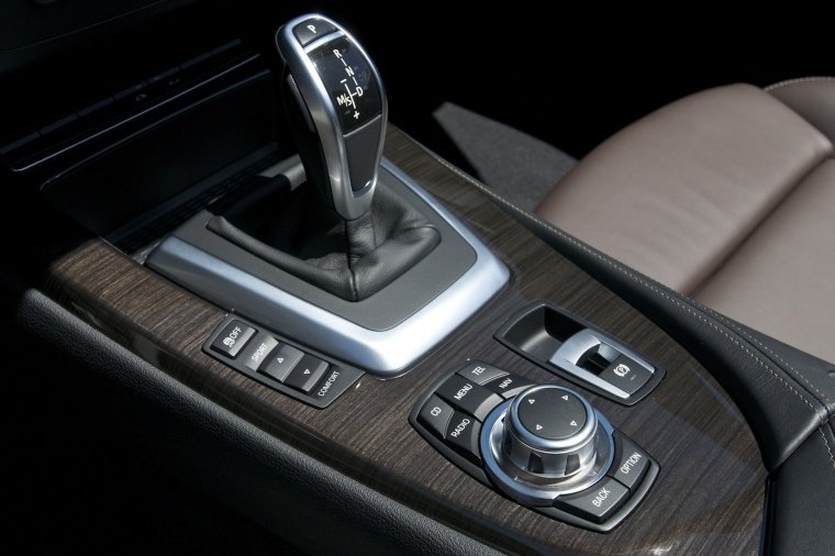 2016 BMW Z4 sdrive28i Center Stack Picture