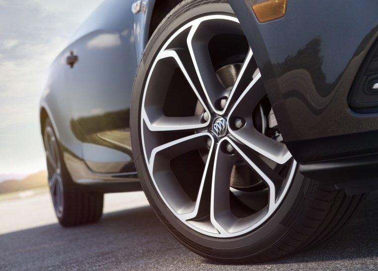2016 Buick Cascada Convertible Rim Picture
