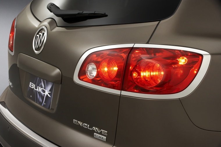 2012 Buick Enclave CXL Tail Light Picture