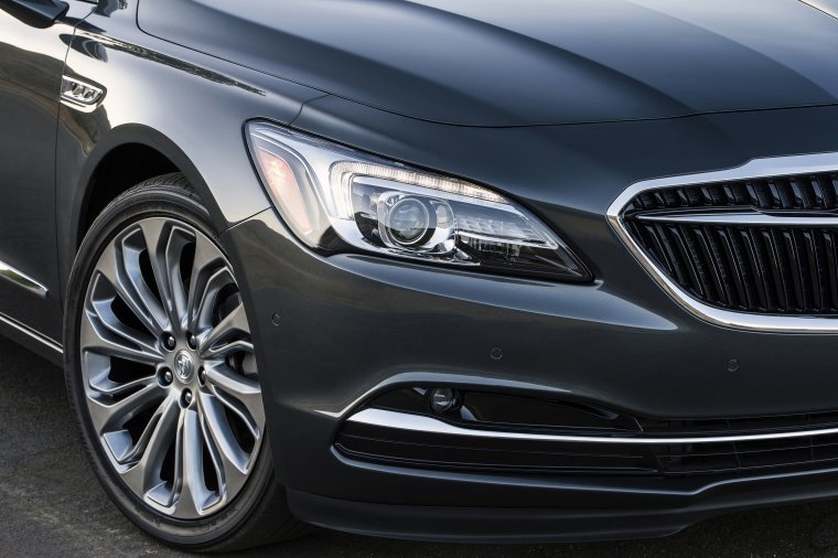 2017 Buick LaCrosse Headlight Picture