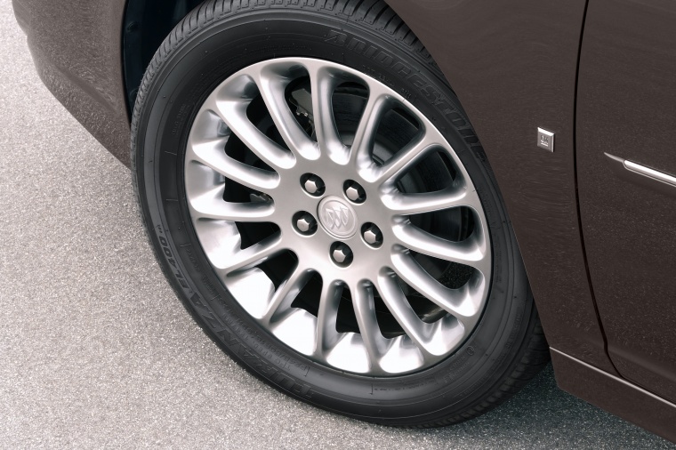 2010 Buick Lucerne Super Rim Picture