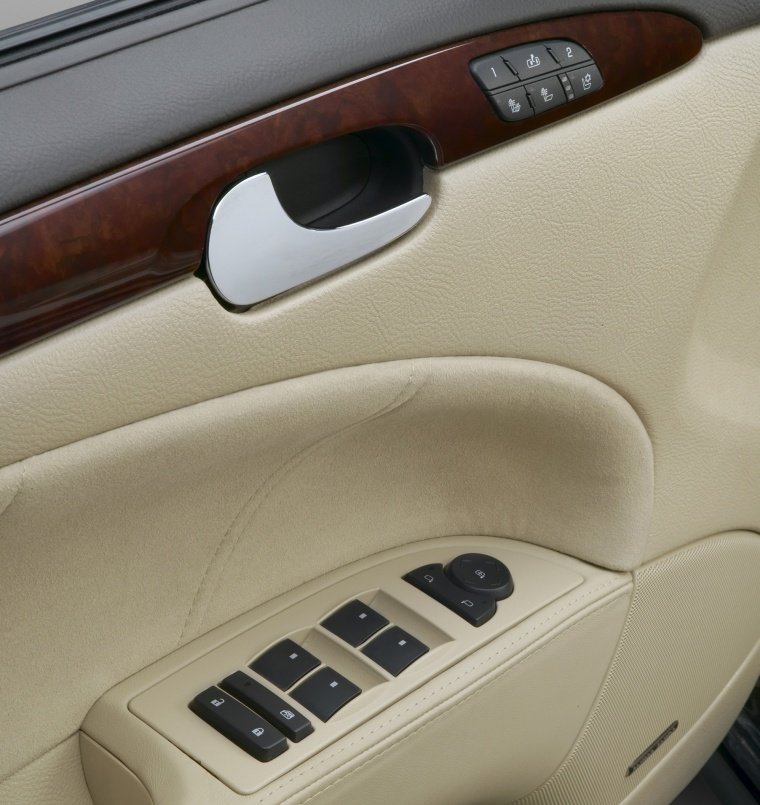 2011 Buick Lucerne Super Door Panel Picture