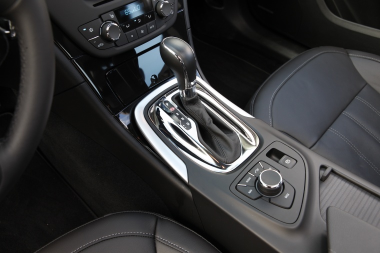 2012 Buick Regal Gear Lever Picture