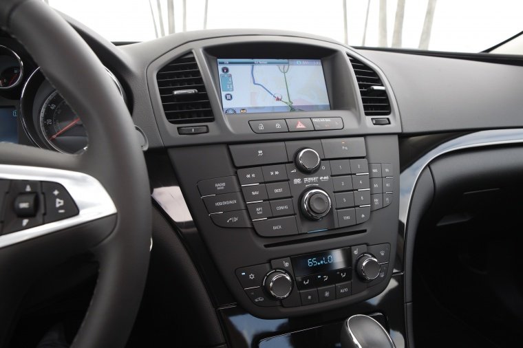 2013 Buick Regal Center Stack Picture