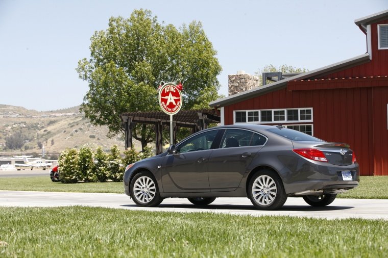 2013 Buick Regal Picture