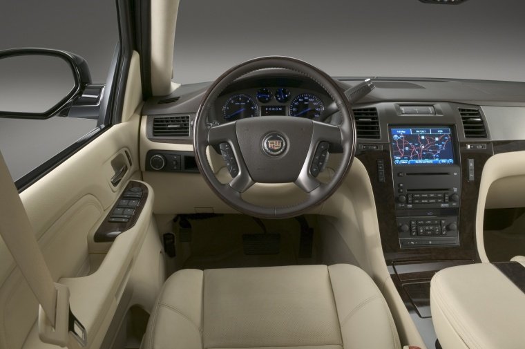 2014 Cadillac Escalade Cockpit Picture