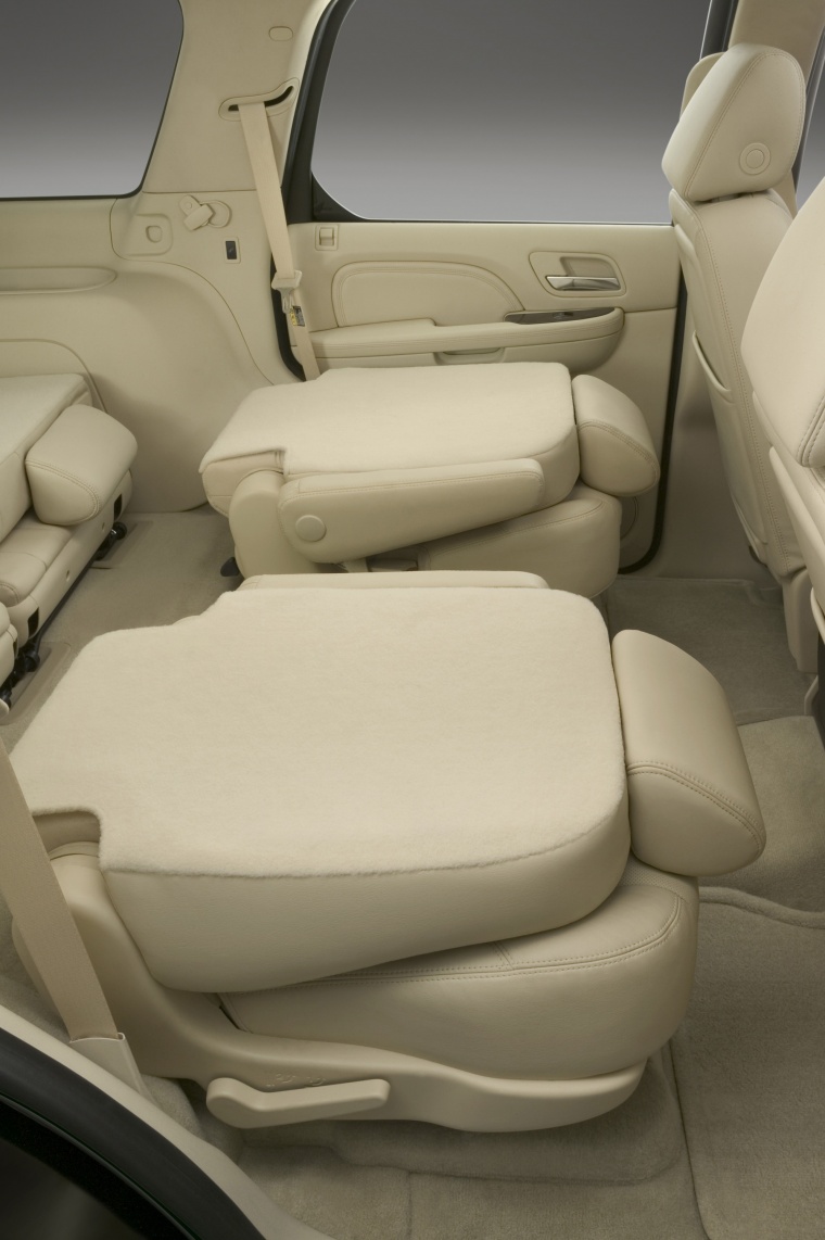 2014 Cadillac Escalade Rear Seats Picture