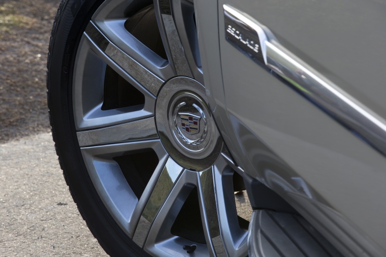 2015 Cadillac Escalade Rim Picture