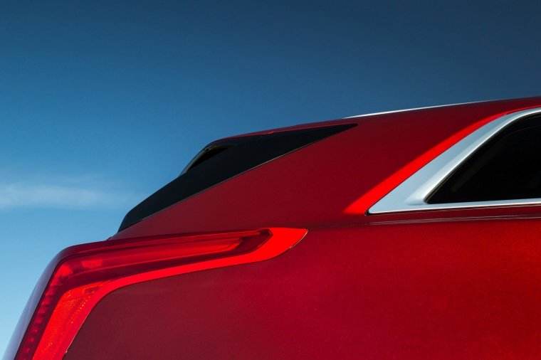 2017 Cadillac XT5 AWD Tail Light Picture