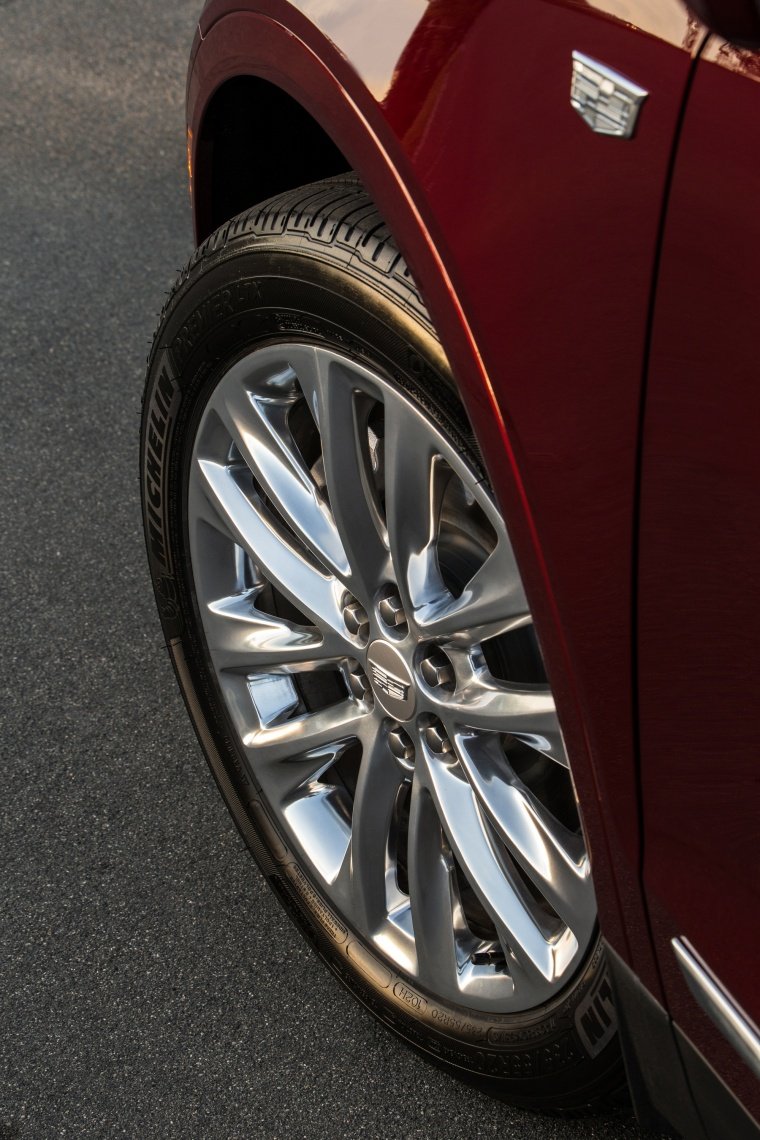 2017 Cadillac XT5 AWD Rim Picture