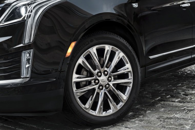 2017 Cadillac XT5 AWD Rim Picture