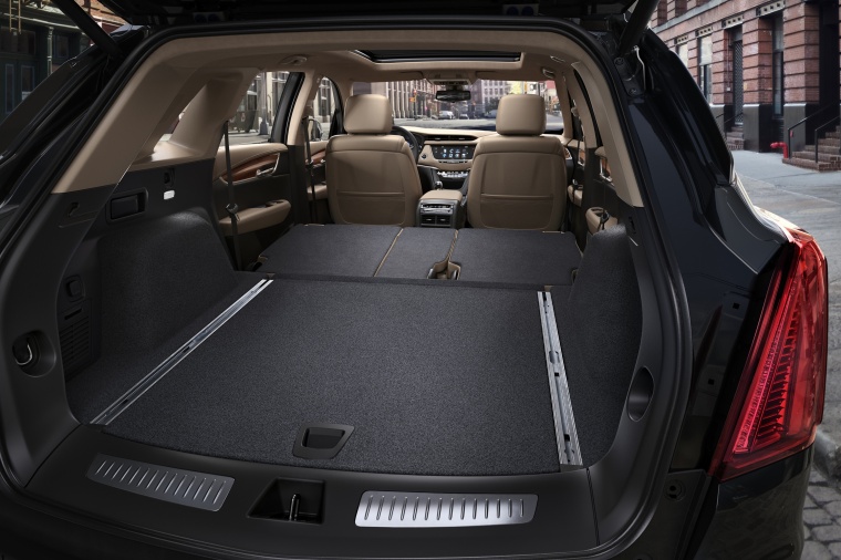 2018 Cadillac XT5 AWD Trunk Picture