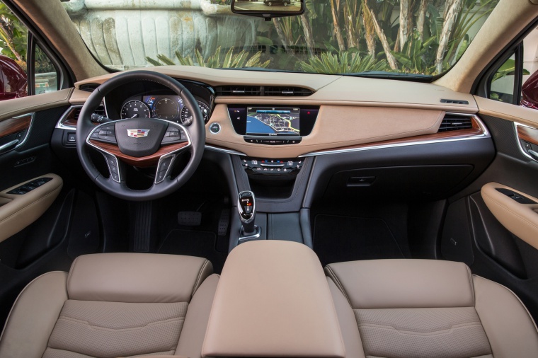 2019 Cadillac XT5 AWD Cockpit Picture