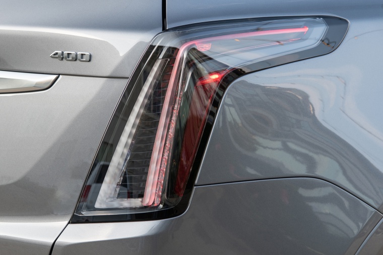 2020 Cadillac XT5 Sport AWD Tail Light Picture