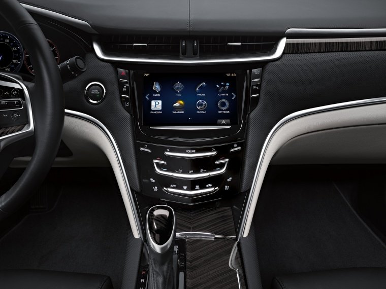 2014 Cadillac XTS Center Stack Picture