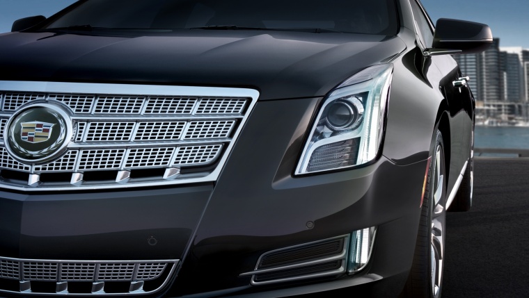 2014 Cadillac XTS Headlight Picture