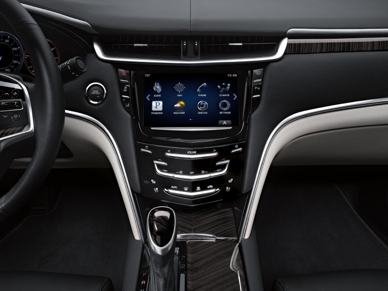 2015 Cadillac XTS Center Stack Picture