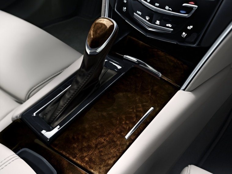 2015 Cadillac XTS Center Console Picture