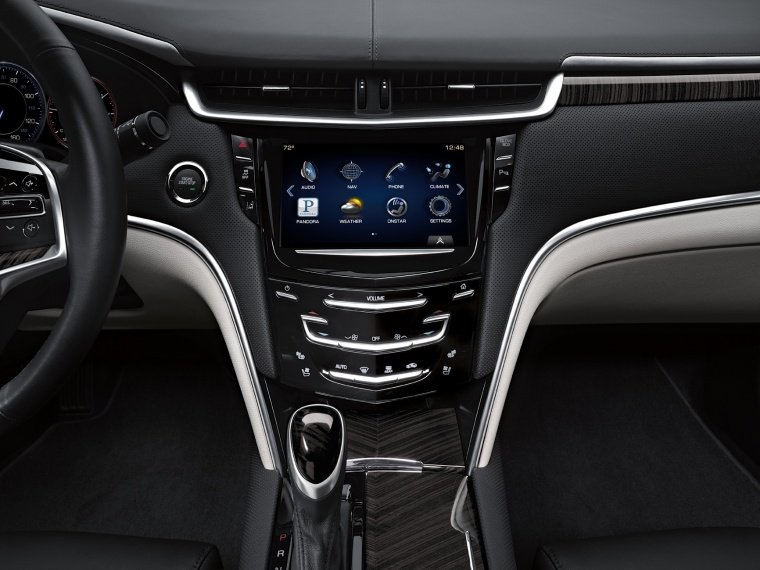 2016 Cadillac XTS Center Stack Picture