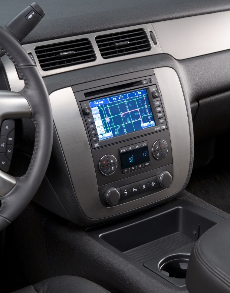 2011 Chevrolet Avalanche Center Stack Picture