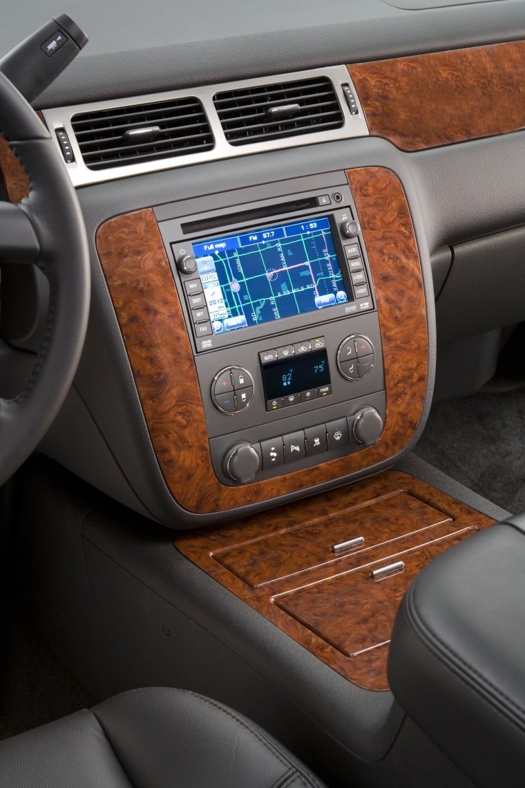 2011 Chevrolet Avalanche Center Stack Picture
