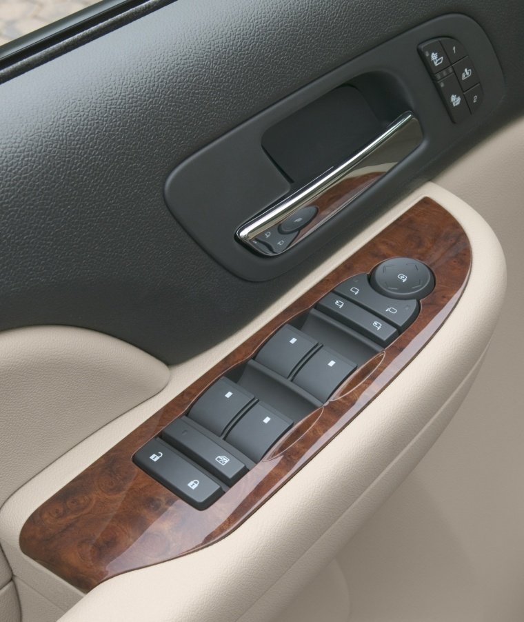 2011 Chevrolet Avalanche Window Controls Picture