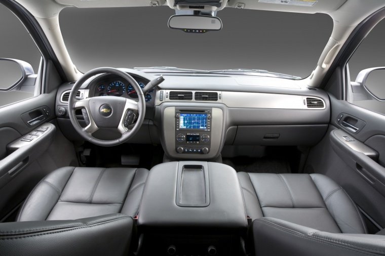 2012 Chevrolet Avalanche Cockpit Picture