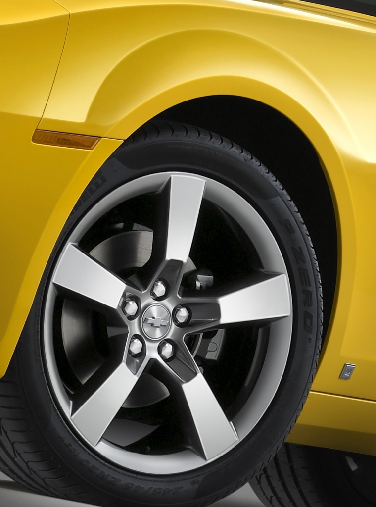 2011 Chevrolet Camaro RS Coupe Rim Picture